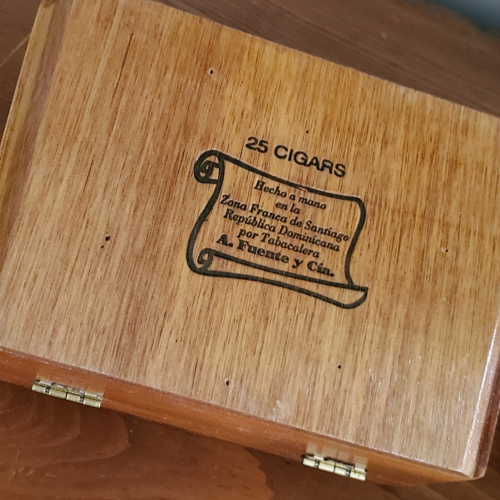 cigar box (empty) - Picture 4 of 4